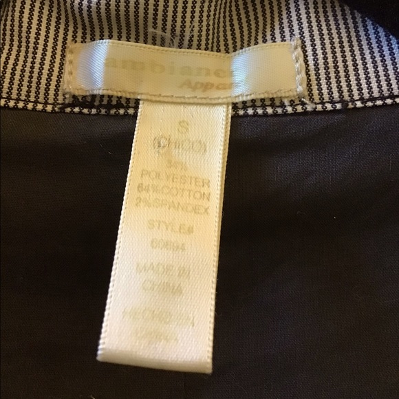 💥 MOVING SALE💥 Cropped Blazer - Picture 3 of 3